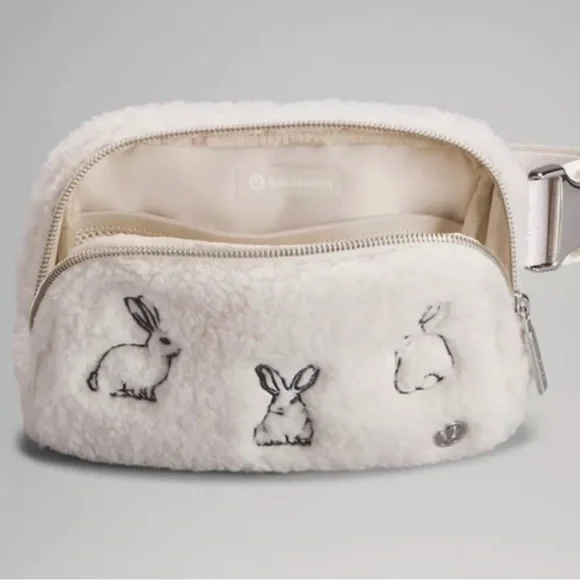 LULULEMON NEW YEAR EVERYWHERE BELT
BAG 1L *FLEECE - Picture 2 of 6